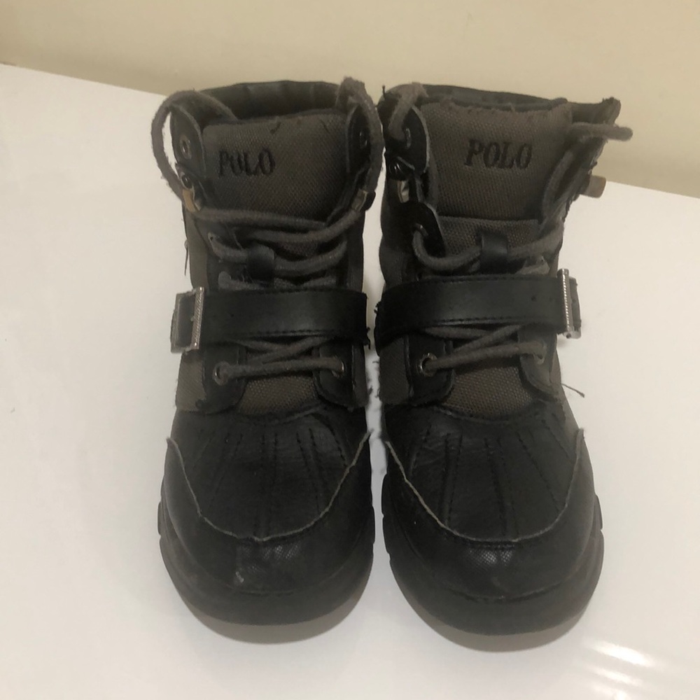 Boys shoes